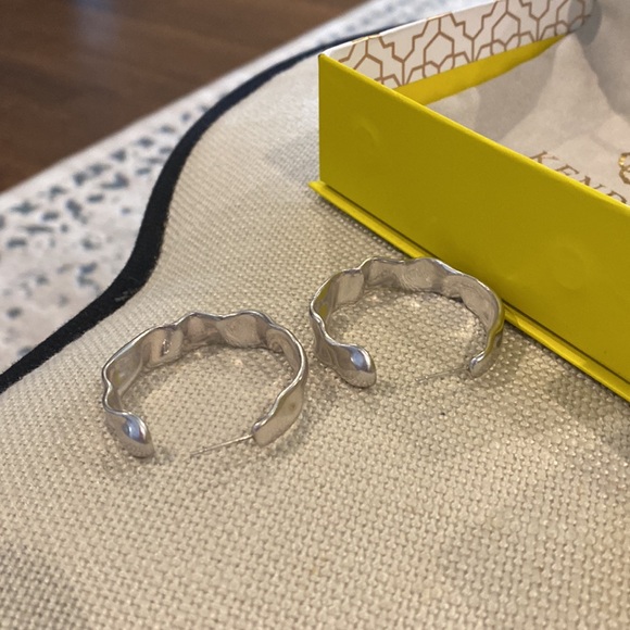 Kendra Scott Earrings AND Bracelet Set - Picture 6 of 6